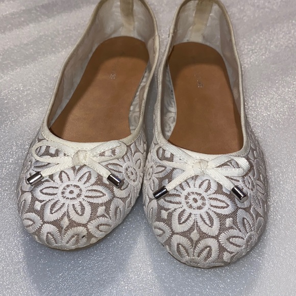 American Eagle 🦅 flats shoes # 3 1/2 - Picture 1 of 6